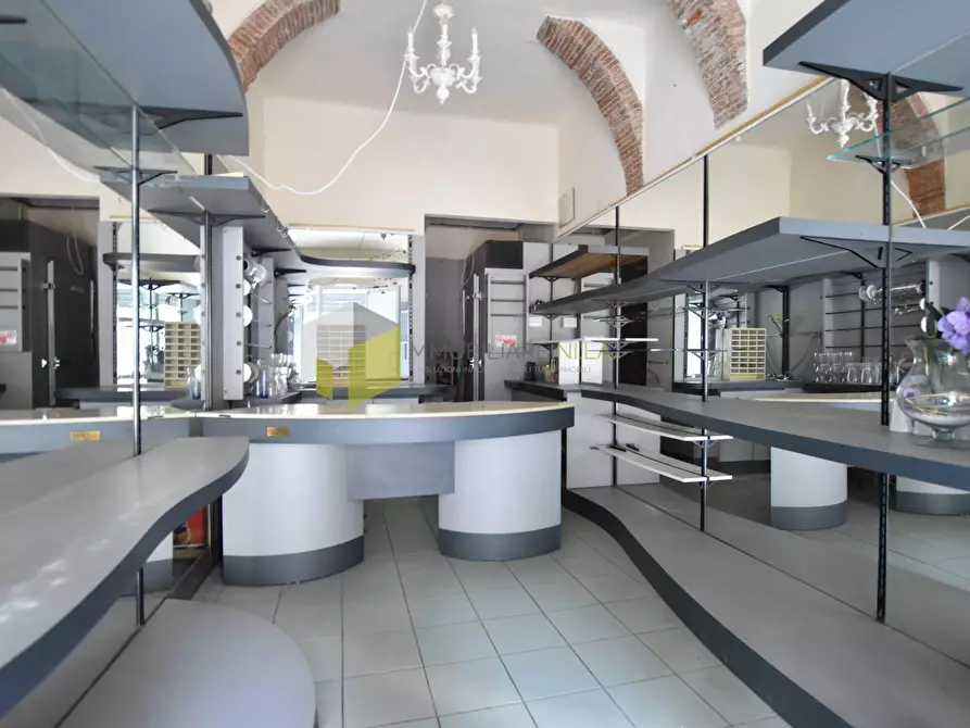 Immagine 2 di Locale commerciale in affitto  a Pisa