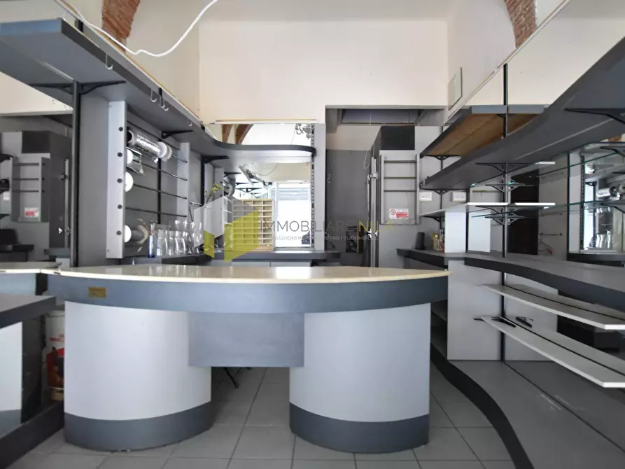 Immagine 4 di Locale commerciale in affitto  a Pisa