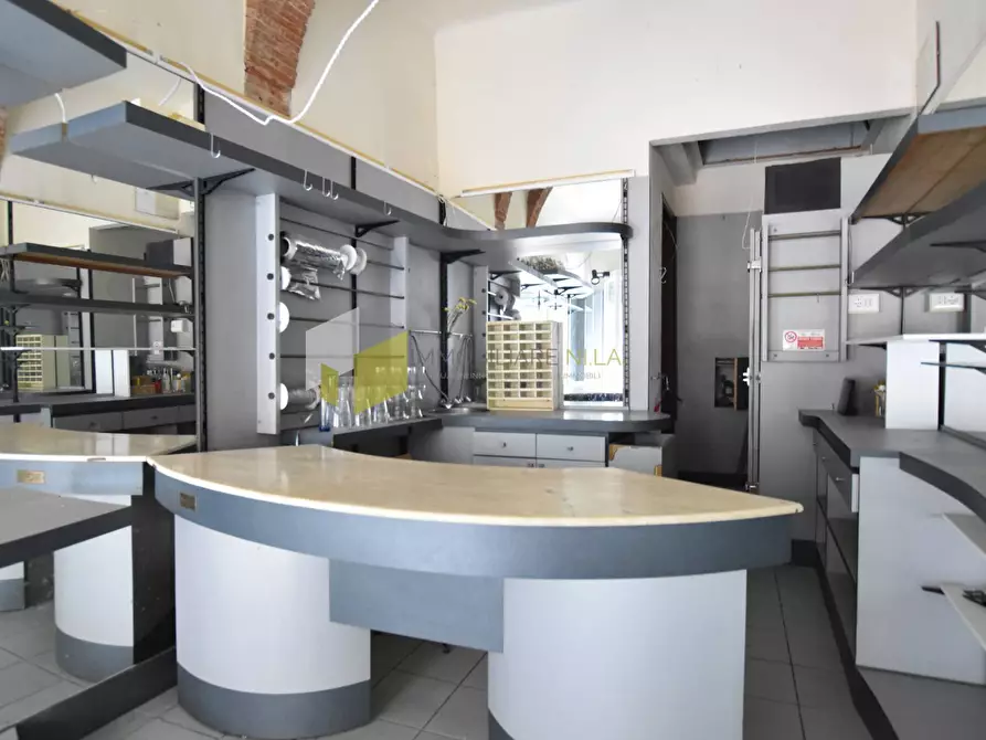 Immagine 5 di Locale commerciale in affitto  a Pisa