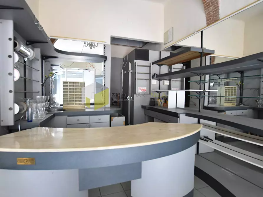 Immagine 6 di Locale commerciale in affitto  a Pisa