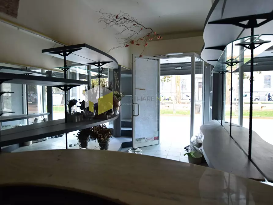 Immagine 8 di Locale commerciale in affitto  a Pisa