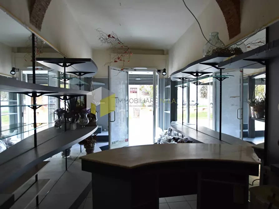 Immagine 10 di Locale commerciale in affitto  a Pisa