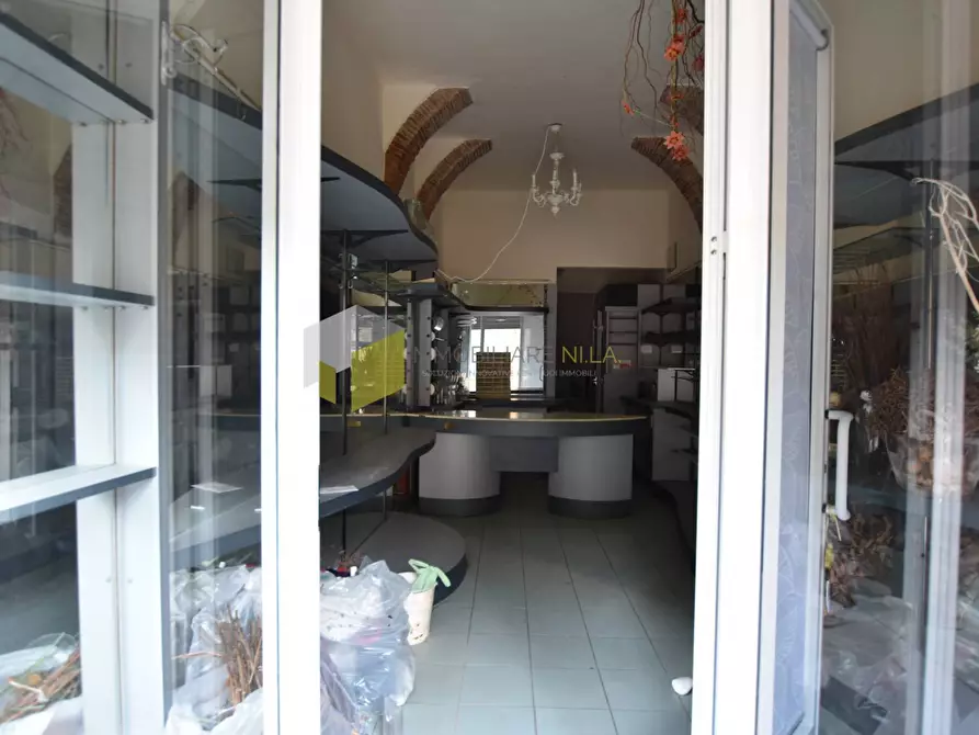 Immagine 12 di Locale commerciale in affitto  a Pisa