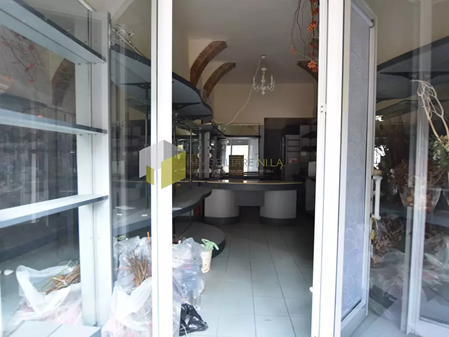 Immagine 13 di Locale commerciale in affitto  a Pisa