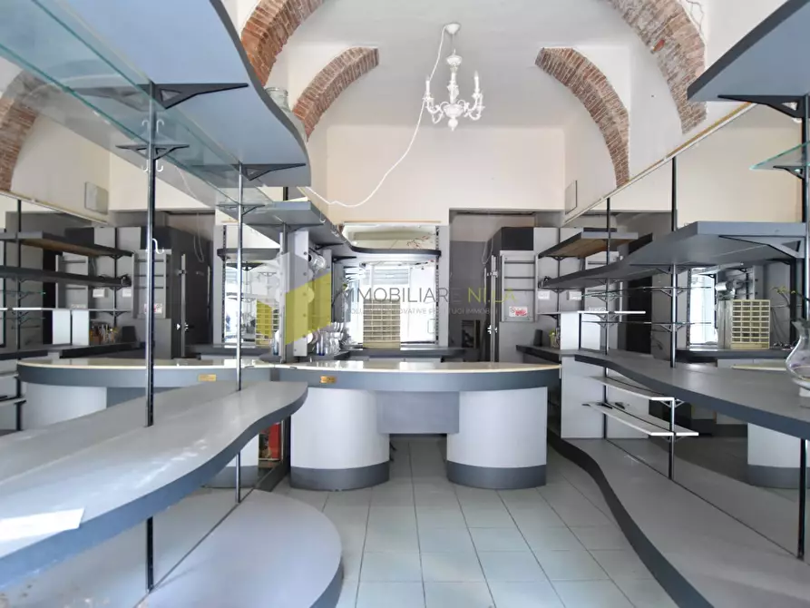 Immagine 15 di Locale commerciale in affitto  a Pisa