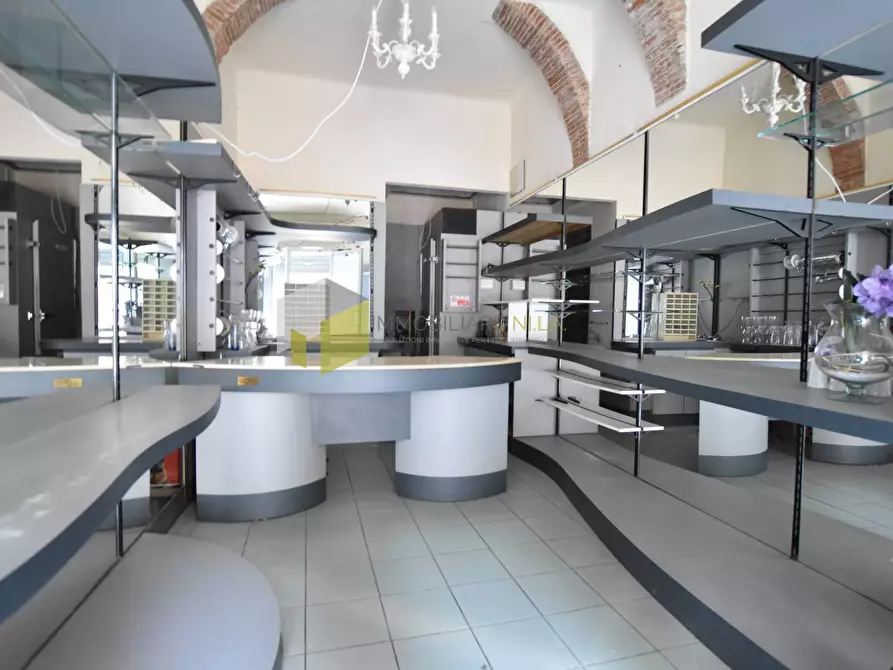 Immagine 16 di Locale commerciale in affitto  a Pisa