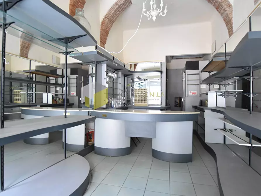 Immagine 17 di Locale commerciale in affitto  a Pisa