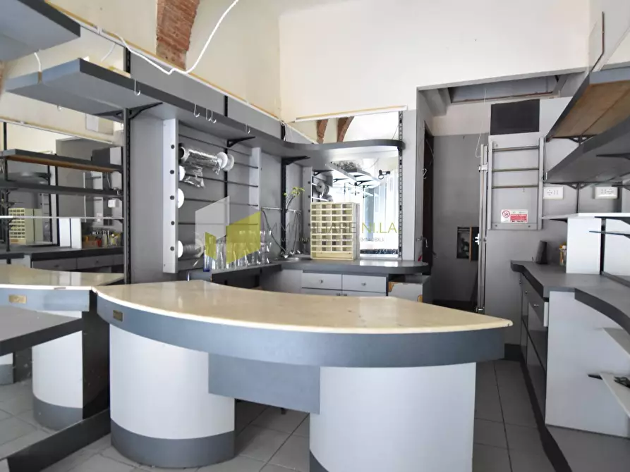 Immagine 19 di Locale commerciale in affitto  a Pisa