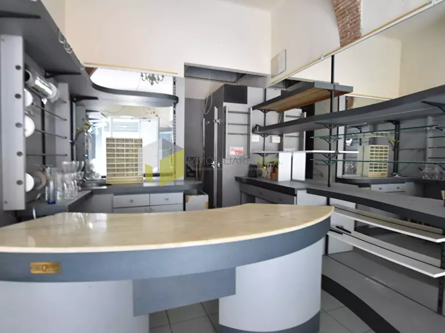 Immagine 20 di Locale commerciale in affitto  a Pisa