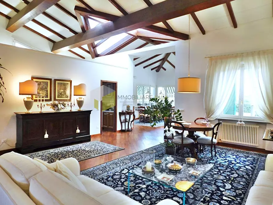 Immagine 1 di Villa in vendita  a Pisa