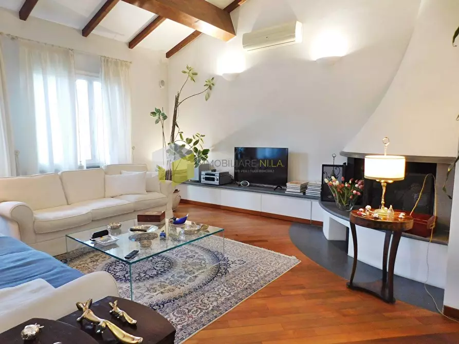 Immagine 4 di Villa in vendita  a Pisa