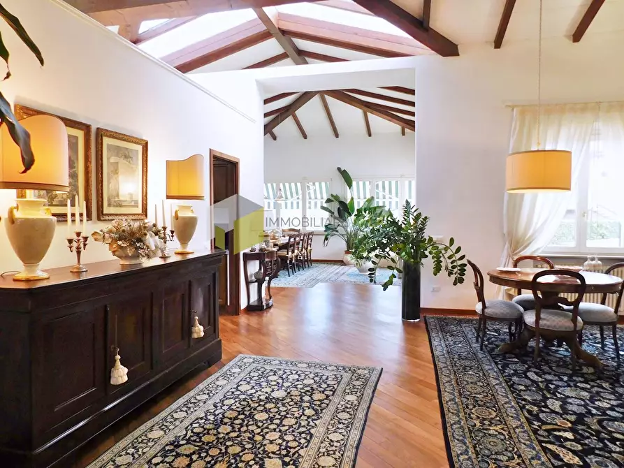 Immagine 6 di Villa in vendita  a Pisa