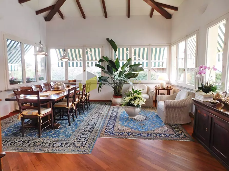 Immagine 7 di Villa in vendita  a Pisa