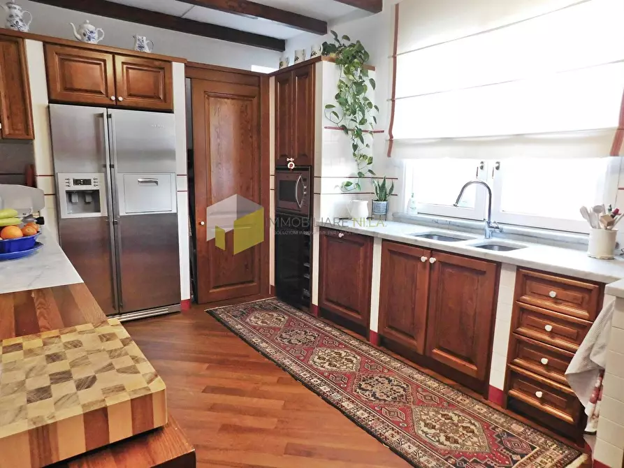 Immagine 11 di Villa in vendita  a Pisa