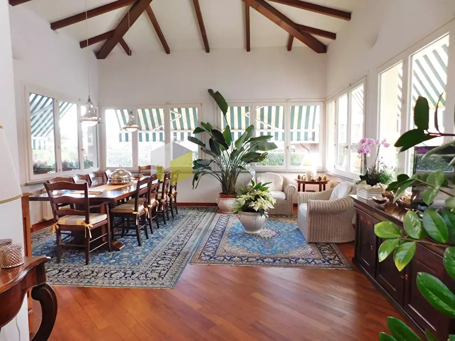 Immagine 12 di Villa in vendita  a Pisa