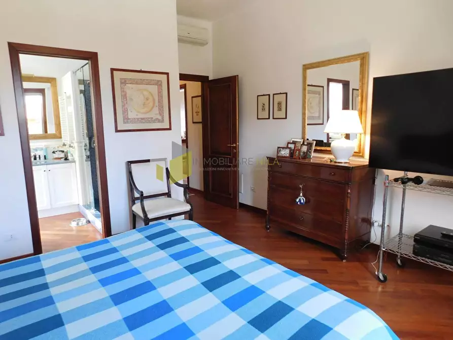 Immagine 15 di Villa in vendita  a Pisa