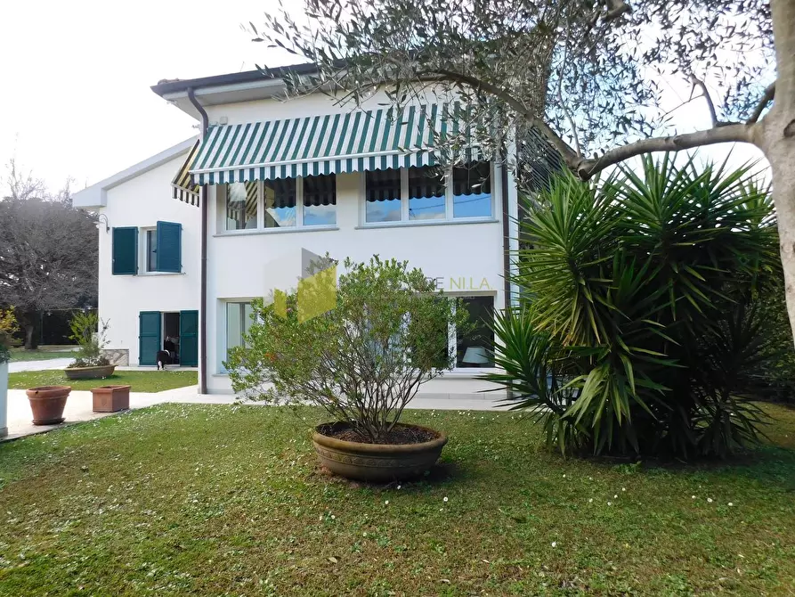 Immagine 23 di Villa in vendita  a Pisa