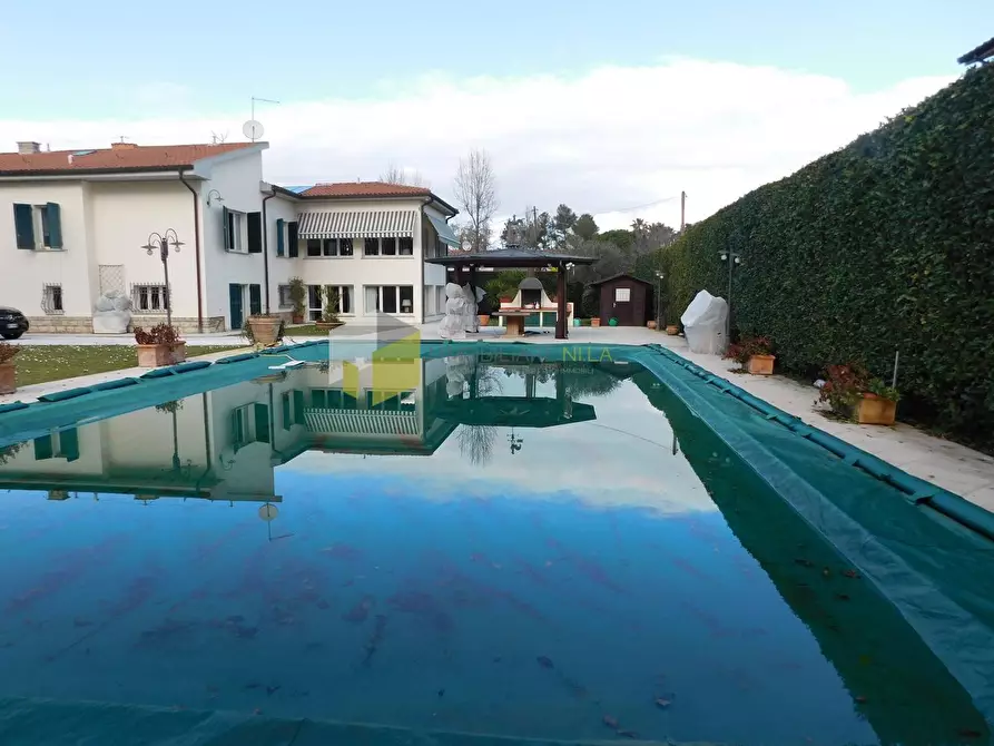 Immagine 24 di Villa in vendita  a Pisa
