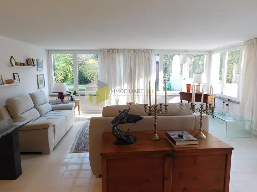 Immagine 25 di Villa in vendita  a Pisa