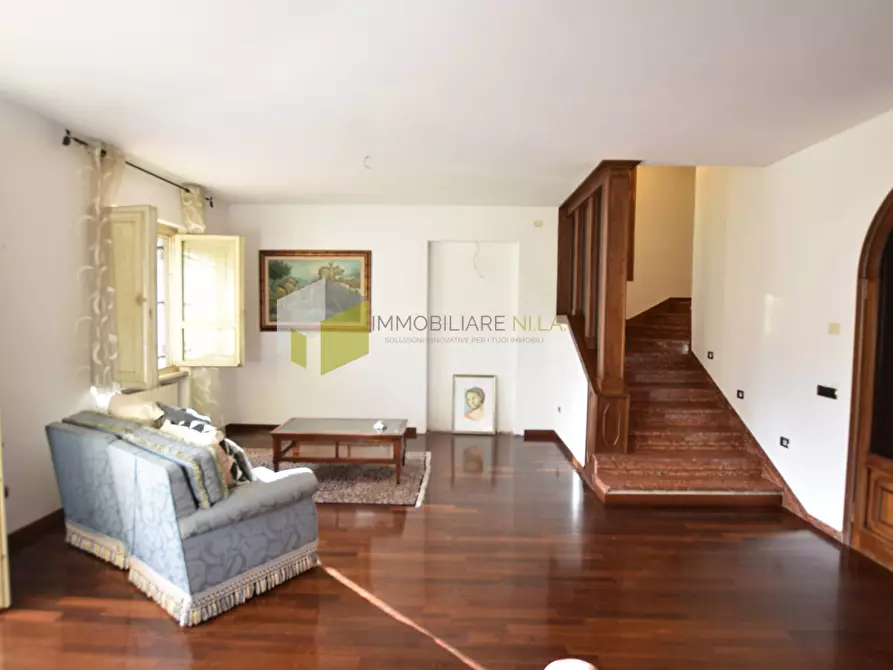 Immagine 4 di Villa in vendita  a Pisa