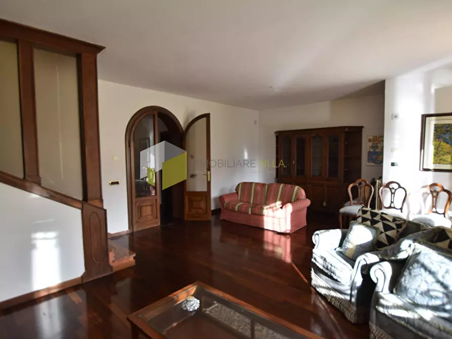 Immagine 8 di Villa in vendita  a Pisa