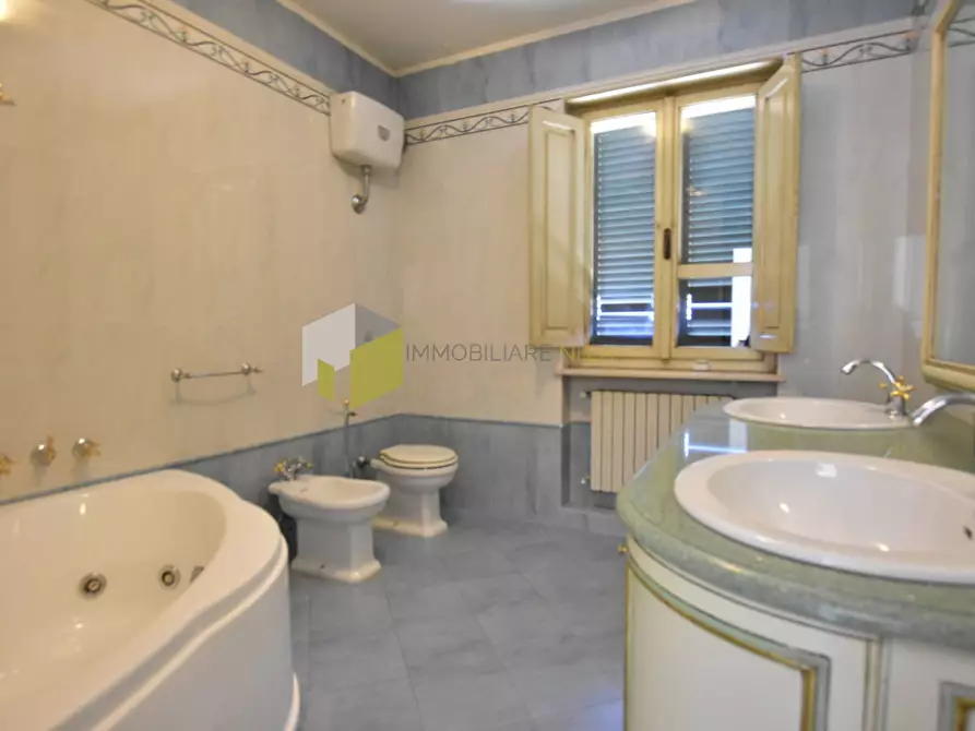 Immagine 15 di Villa in vendita  a Pisa