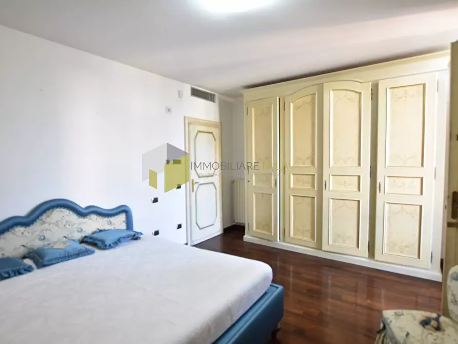 Immagine 21 di Villa in vendita  a Pisa