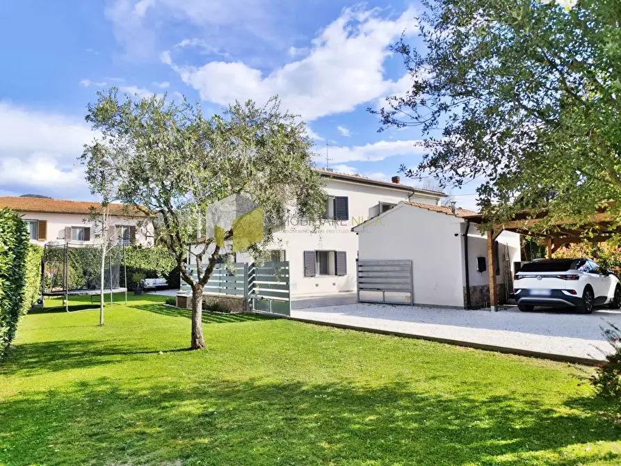 Immagine 1 di Villa in vendita  a San Giuliano Terme