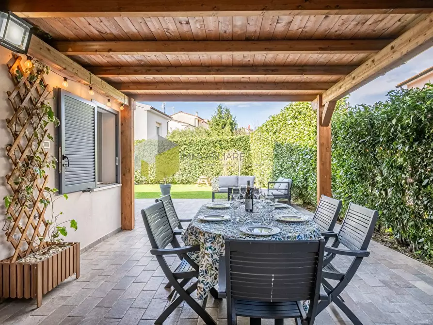 Immagine 4 di Villa in vendita  a San Giuliano Terme