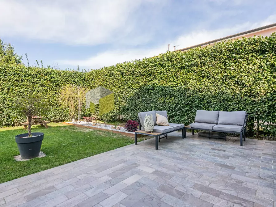 Immagine 7 di Villa in vendita  a San Giuliano Terme