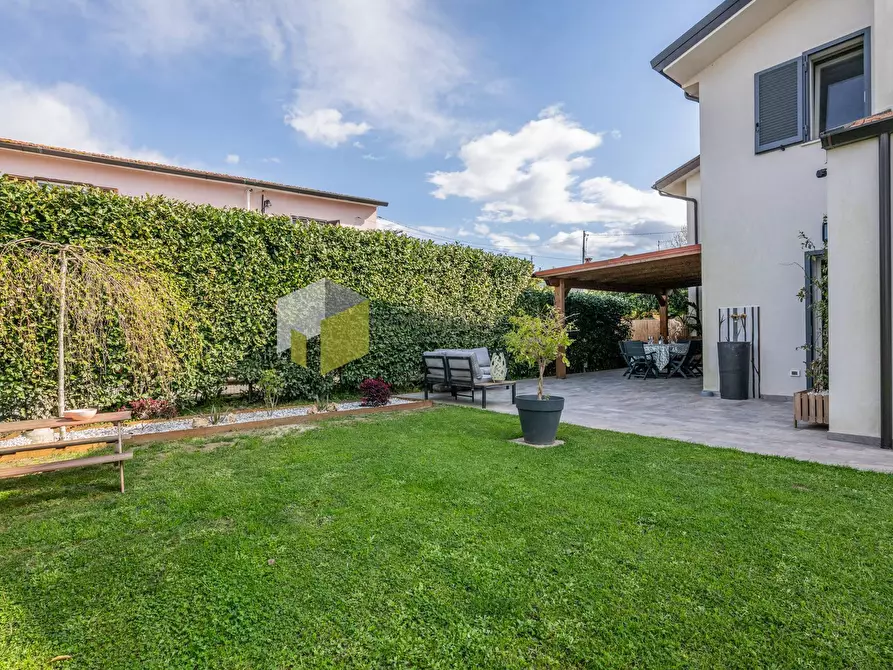 Immagine 8 di Villa in vendita  a San Giuliano Terme