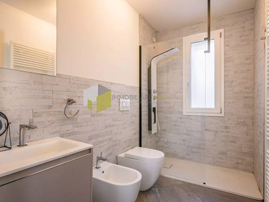 Immagine 21 di Villa in vendita  a San Giuliano Terme