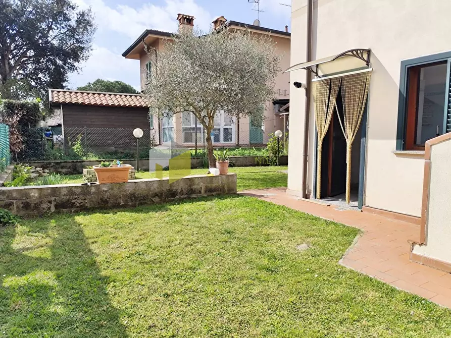 Immagine 32 di Villetta a schiera in vendita  a Vecchiano