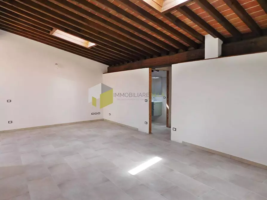Immagine 10 di Casa semindipendente in vendita  a Vecchiano