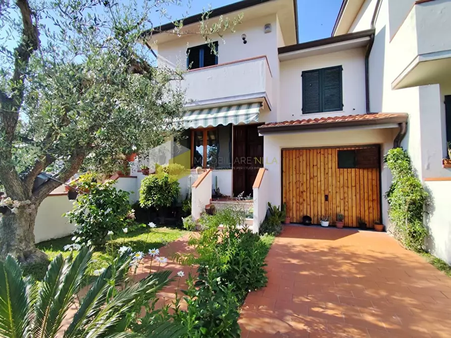 Immagine 1 di Villetta a schiera in vendita  a Vecchiano