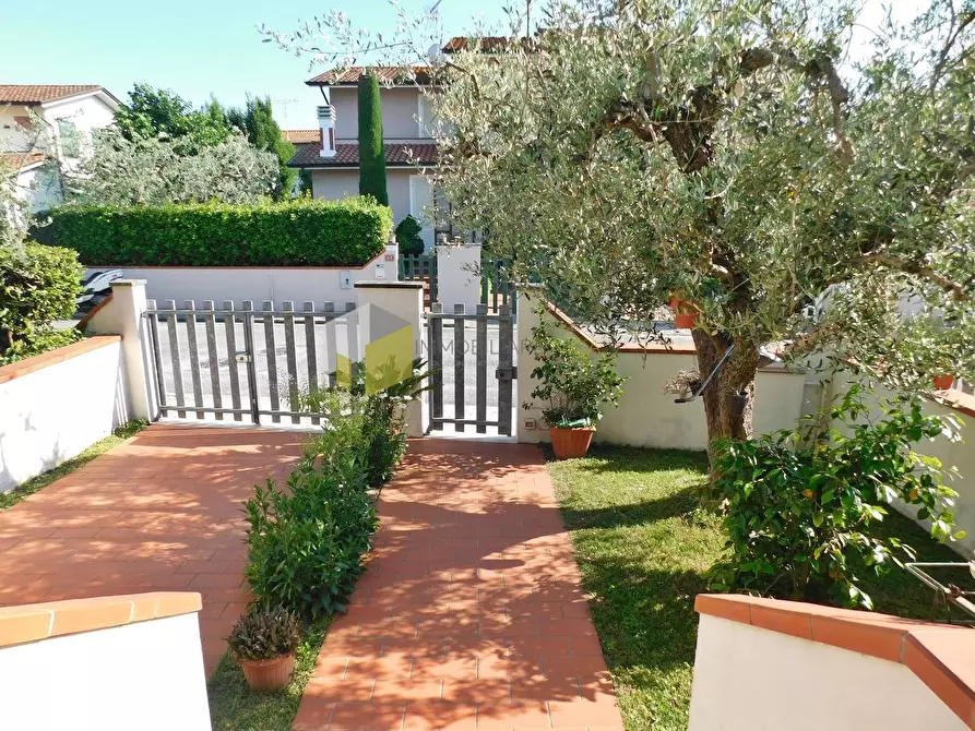 Immagine 2 di Villetta a schiera in vendita  a Vecchiano