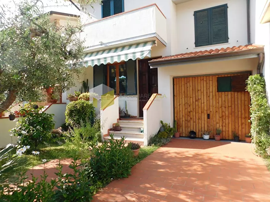 Immagine 29 di Villetta a schiera in vendita  a Vecchiano