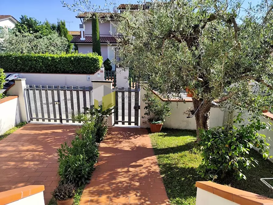 Immagine 31 di Villetta a schiera in vendita  a Vecchiano