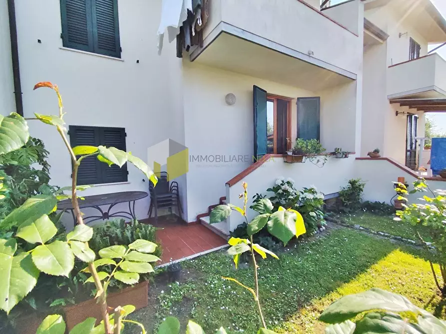 Immagine 32 di Villetta a schiera in vendita  a Vecchiano