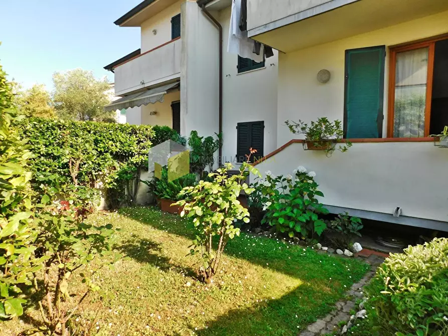 Immagine 34 di Villetta a schiera in vendita  a Vecchiano