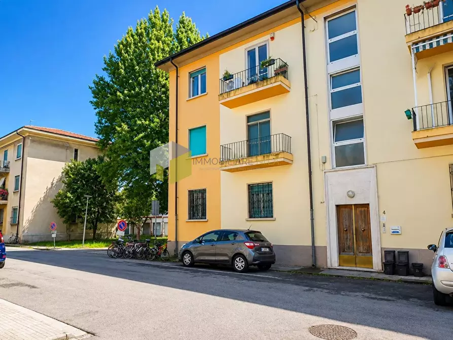 Immagine 1 di Appartamento in vendita  a Pisa