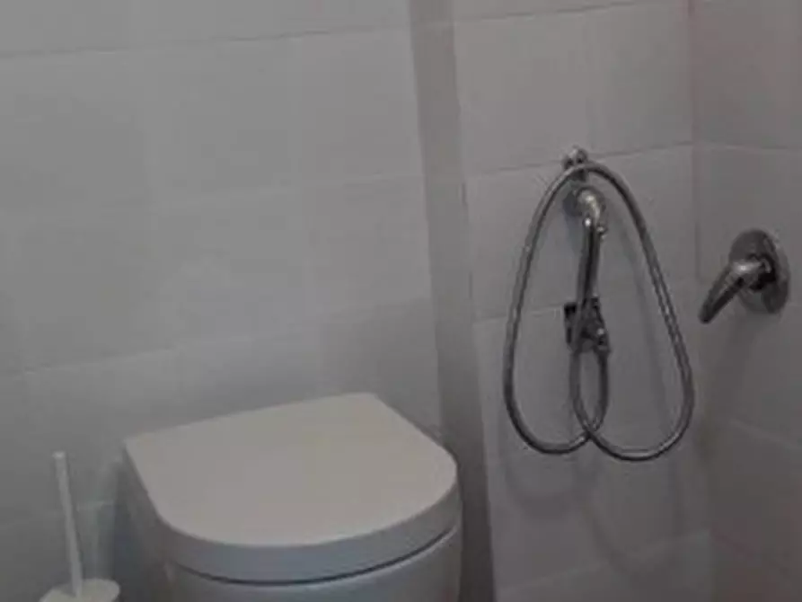 Immagine 7 di Locale commerciale in affitto  a Pisa