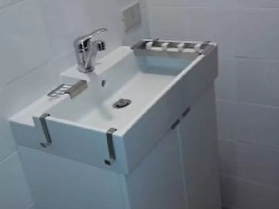 Immagine 8 di Locale commerciale in affitto  a Pisa