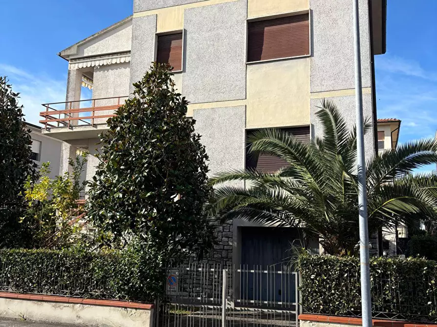 Immagine 6 di Villa in vendita  a Pisa