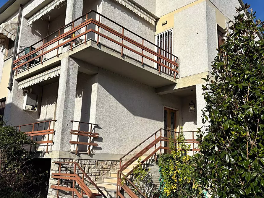 Immagine 11 di Villa in vendita  a Pisa