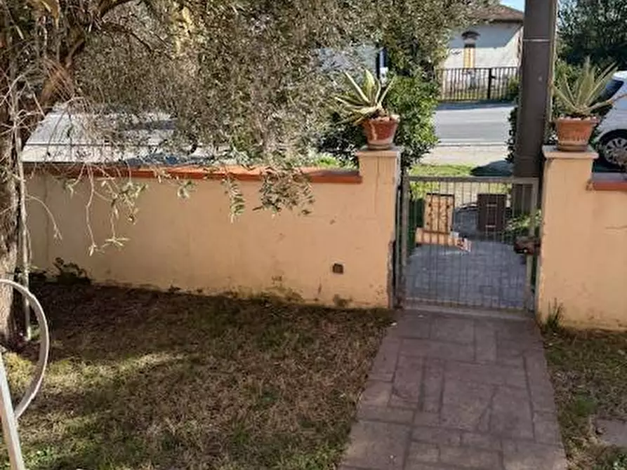 Immagine 2 di Appartamento in vendita  a Pisa