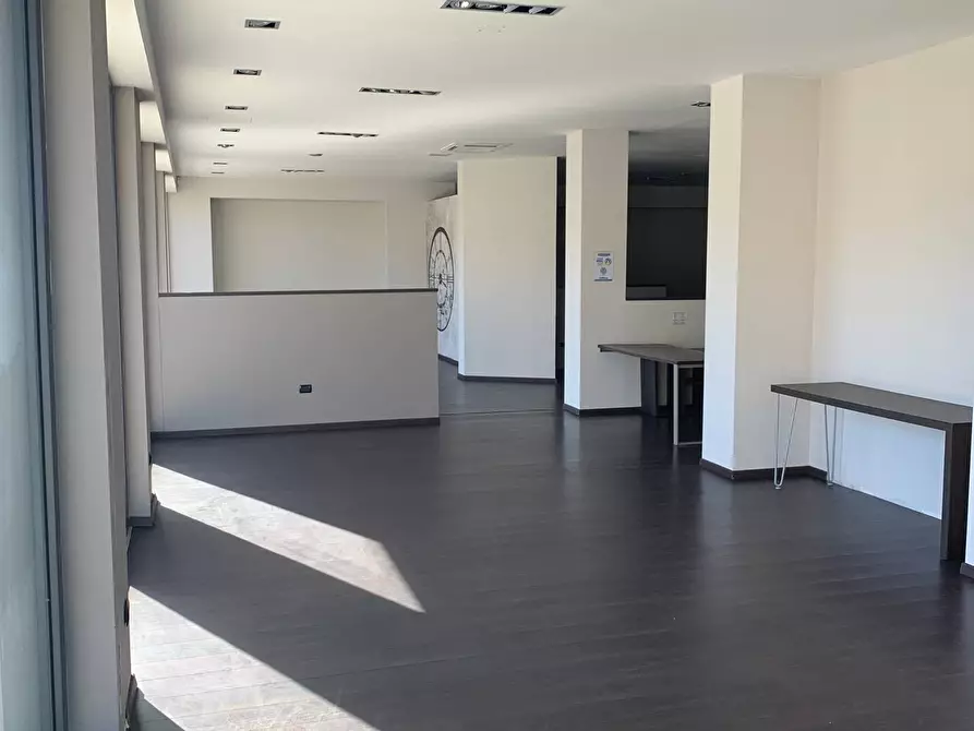 Immagine 3 di Locale commerciale in vendita  a Pisa