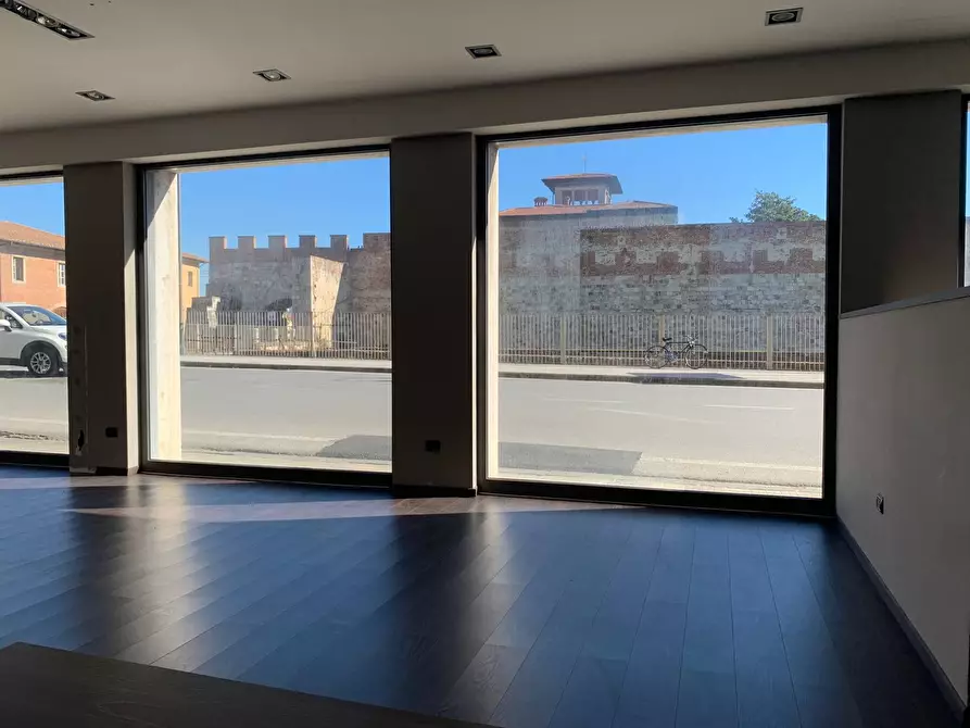 Immagine 11 di Locale commerciale in vendita  a Pisa