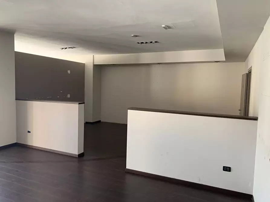 Immagine 20 di Locale commerciale in vendita  a Pisa