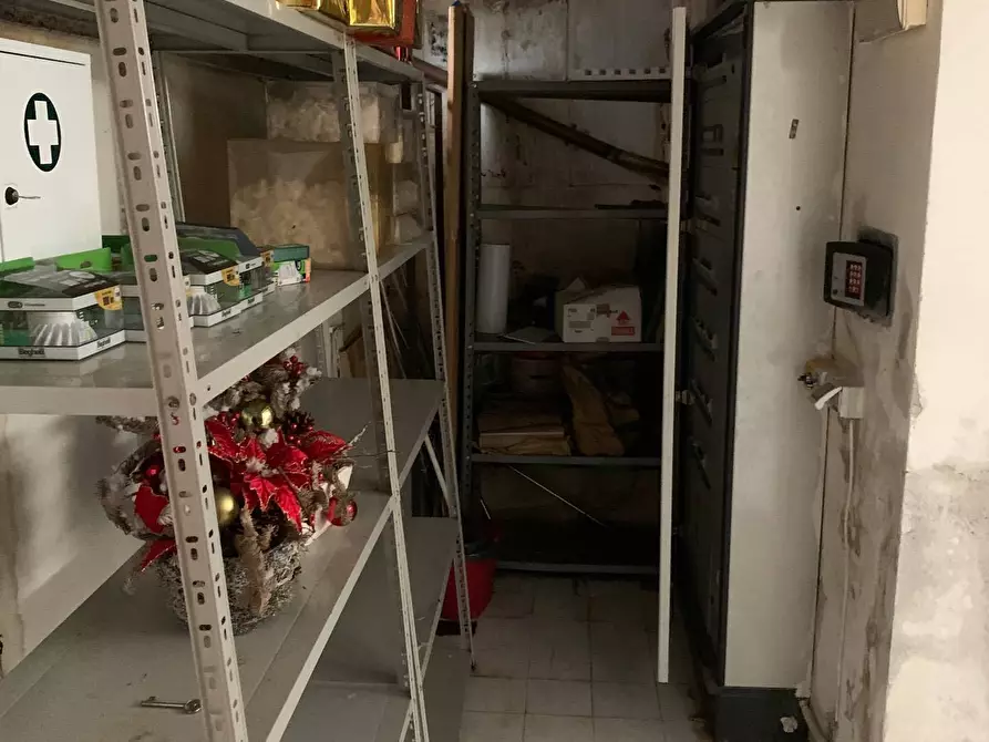 Immagine 24 di Locale commerciale in vendita  a Pisa